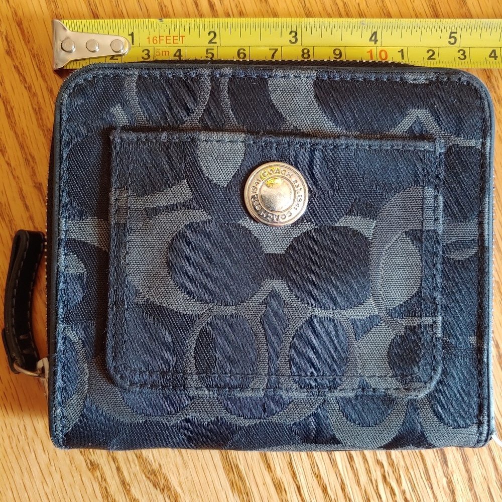Couch wallet